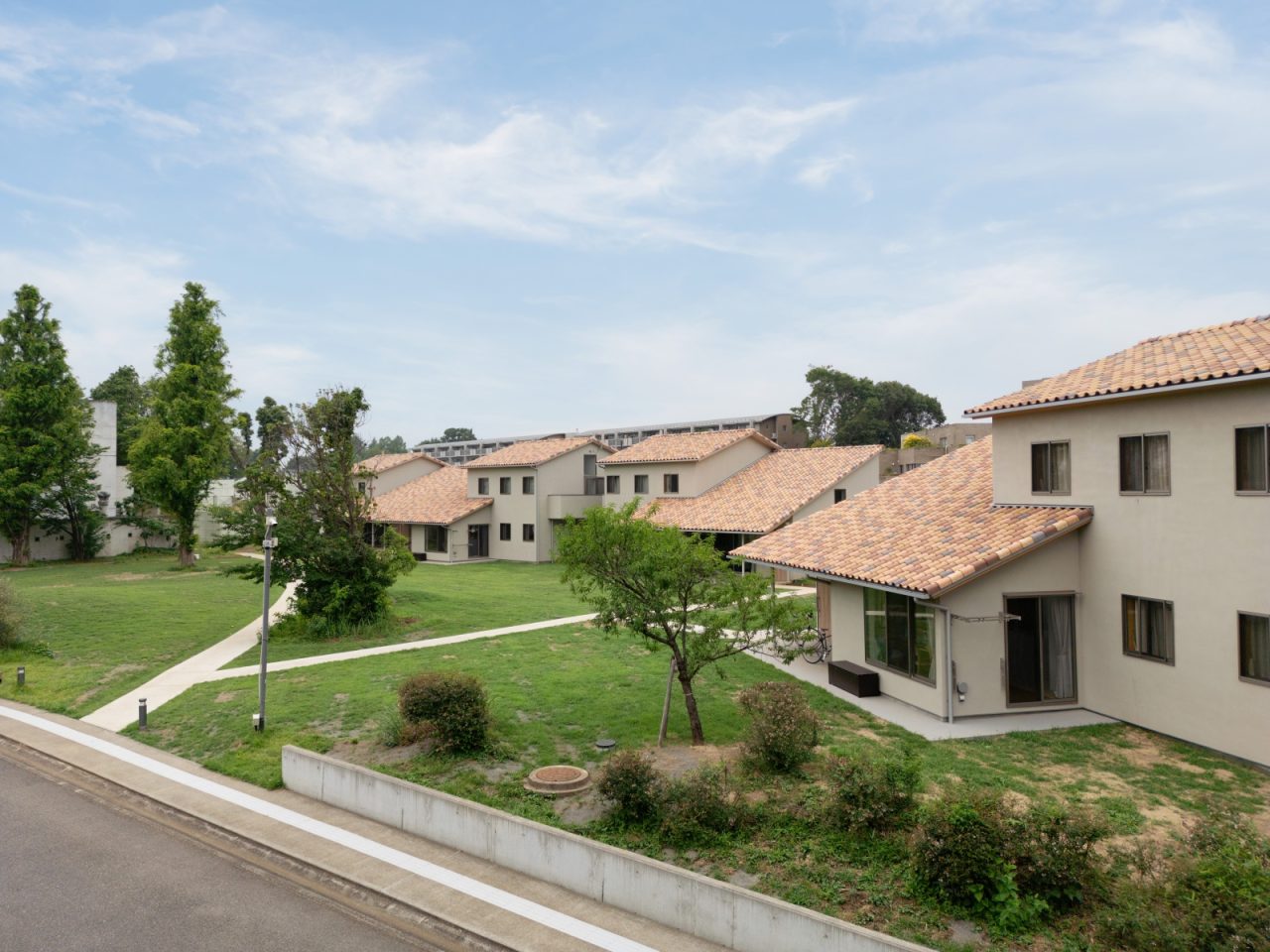 家が暮らしの場となり子ども達がそれぞれ6名ほどで生活を営む