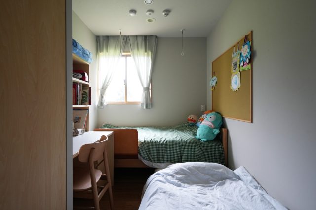 子ども達一人ひとりに居室が用意されている
