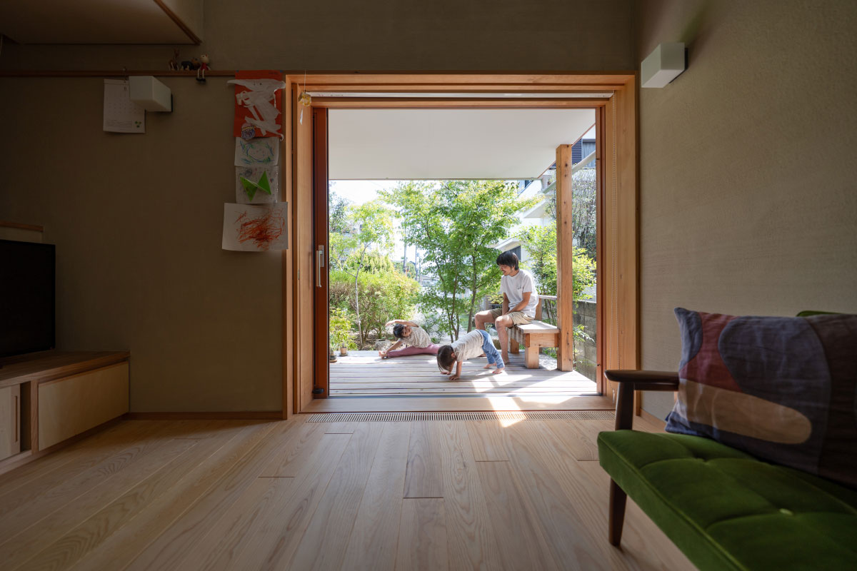 デッキとベンチは家族のお気に入り