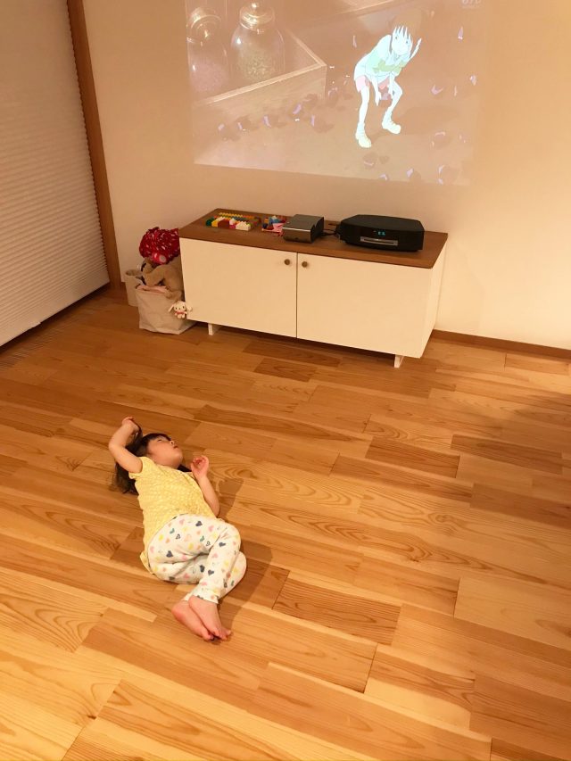 無垢の床でもくつろげます