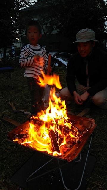 『火のまわりに集まる人たち』…にしとこ○○ [012]