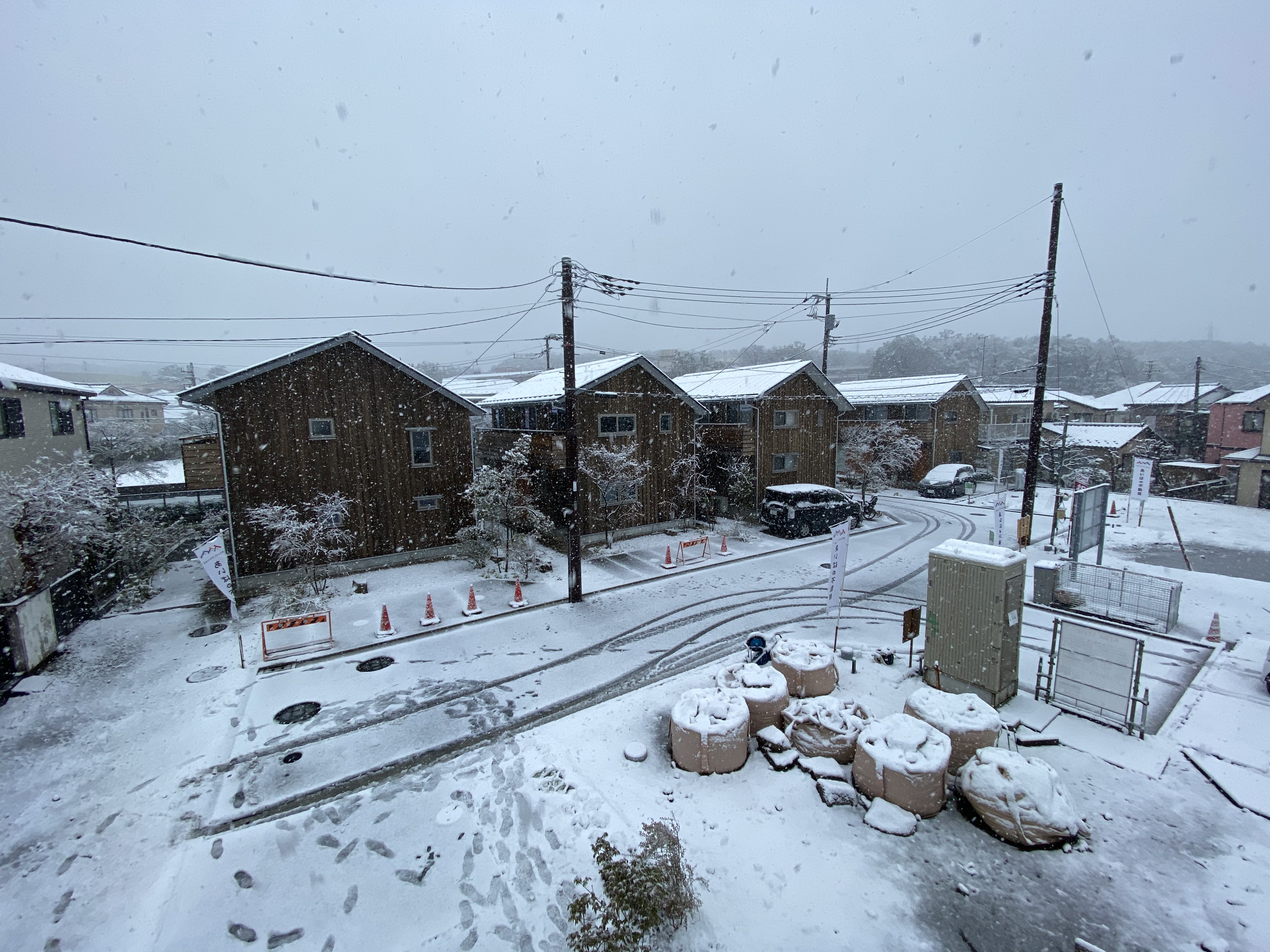 暖かい雪降る町。