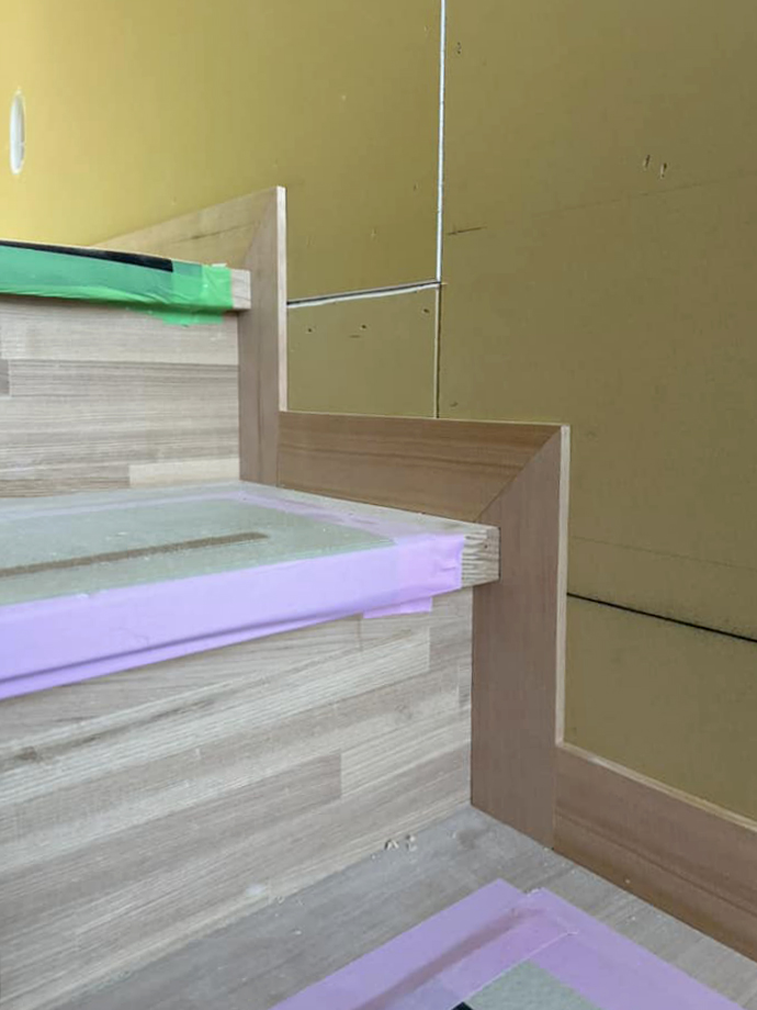 階段の巾木施工