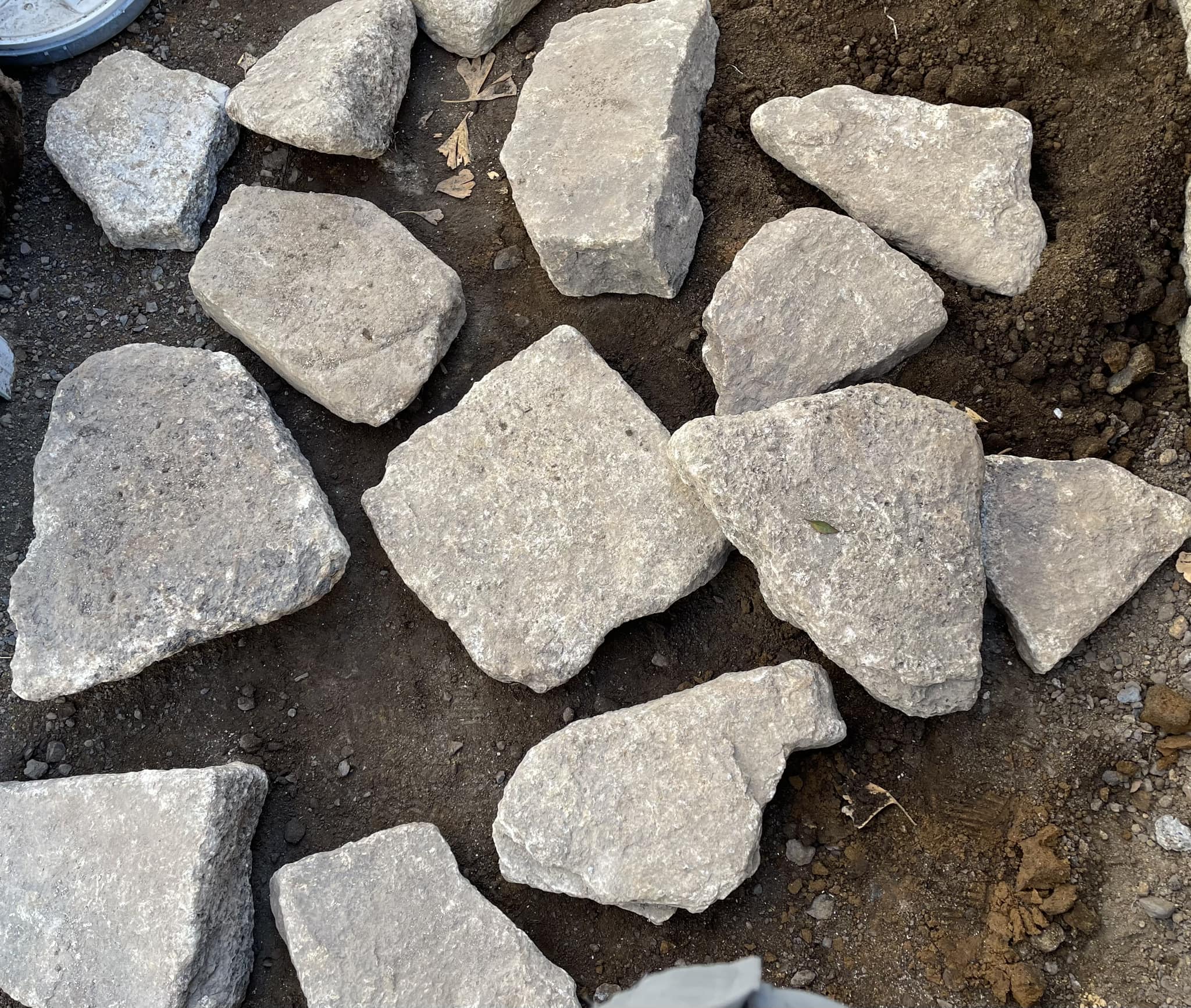 最後の仕上げ｜造園家の小林賢二さんによる植栽工事