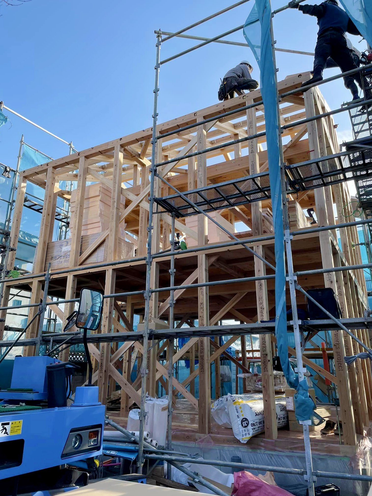 土台敷きと建て方