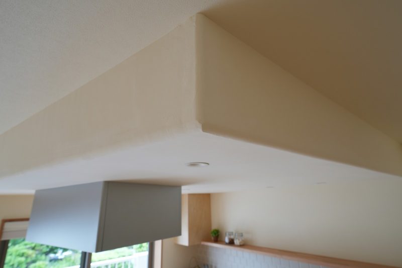 角部分も職人によって丁寧に施工された珪藻土の壁・天井
