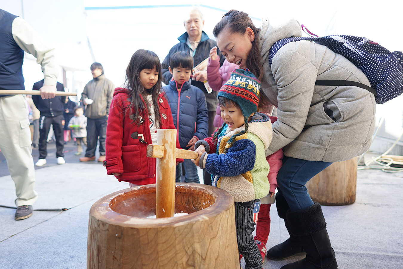 みんなで楽しくお餅つき！