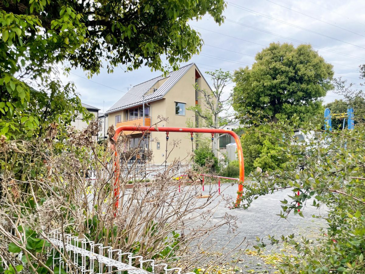 公園の前の二世帯の住まい 外観