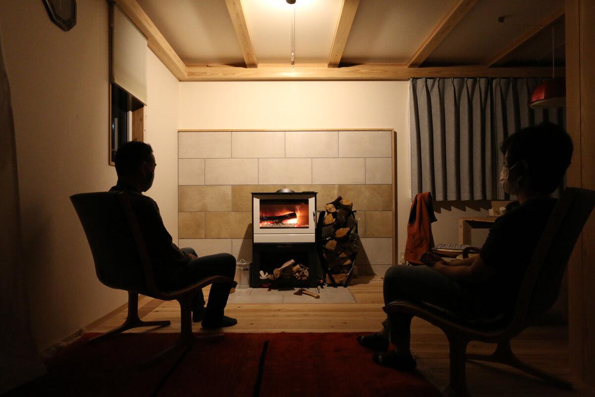 薪ストーブにこだわって家を建てた方。趣味を楽しむ空間も充実