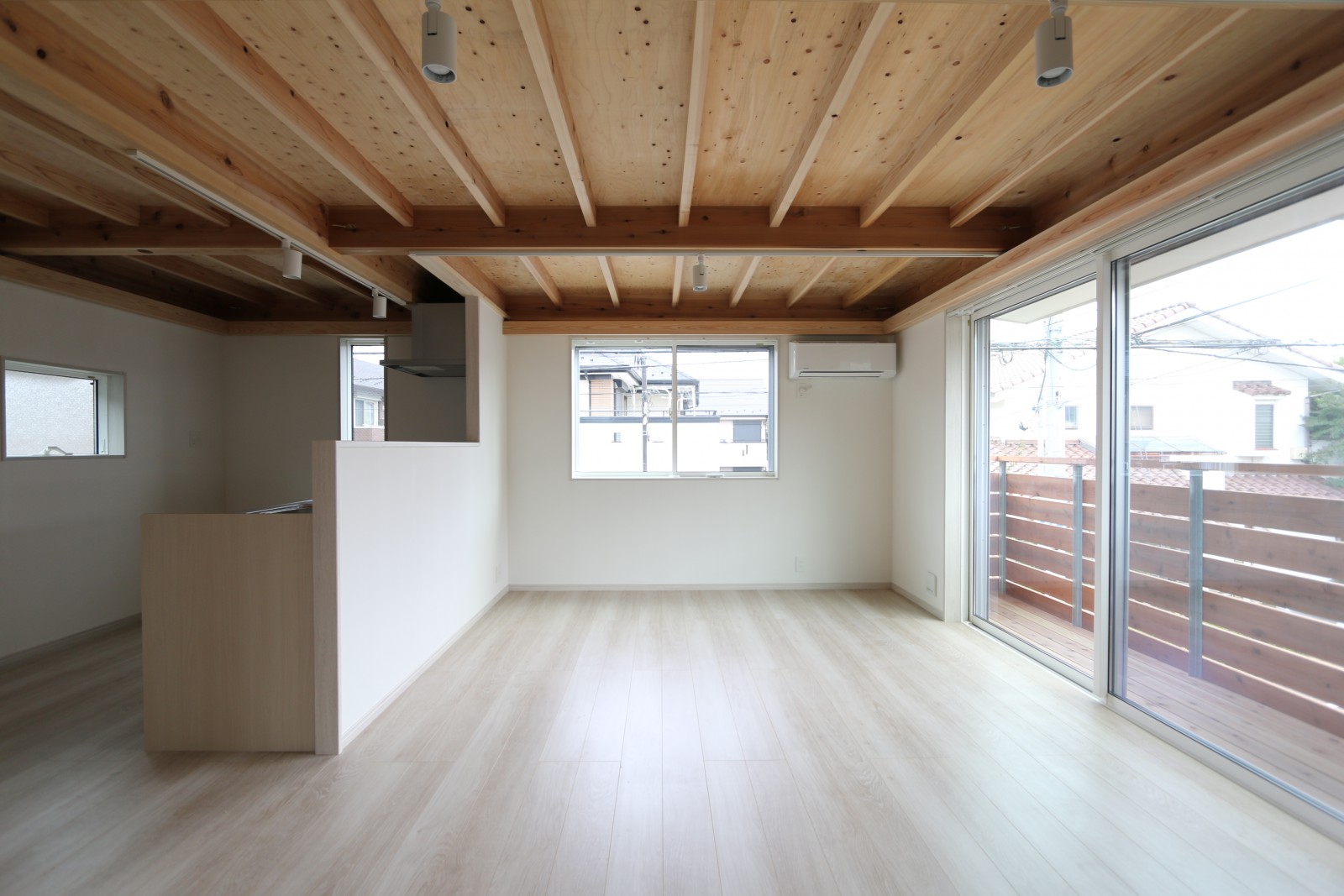 とても明るい2階リビング空間。