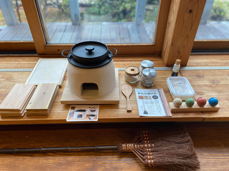 素材選び教室で用いるテキストや道具たち