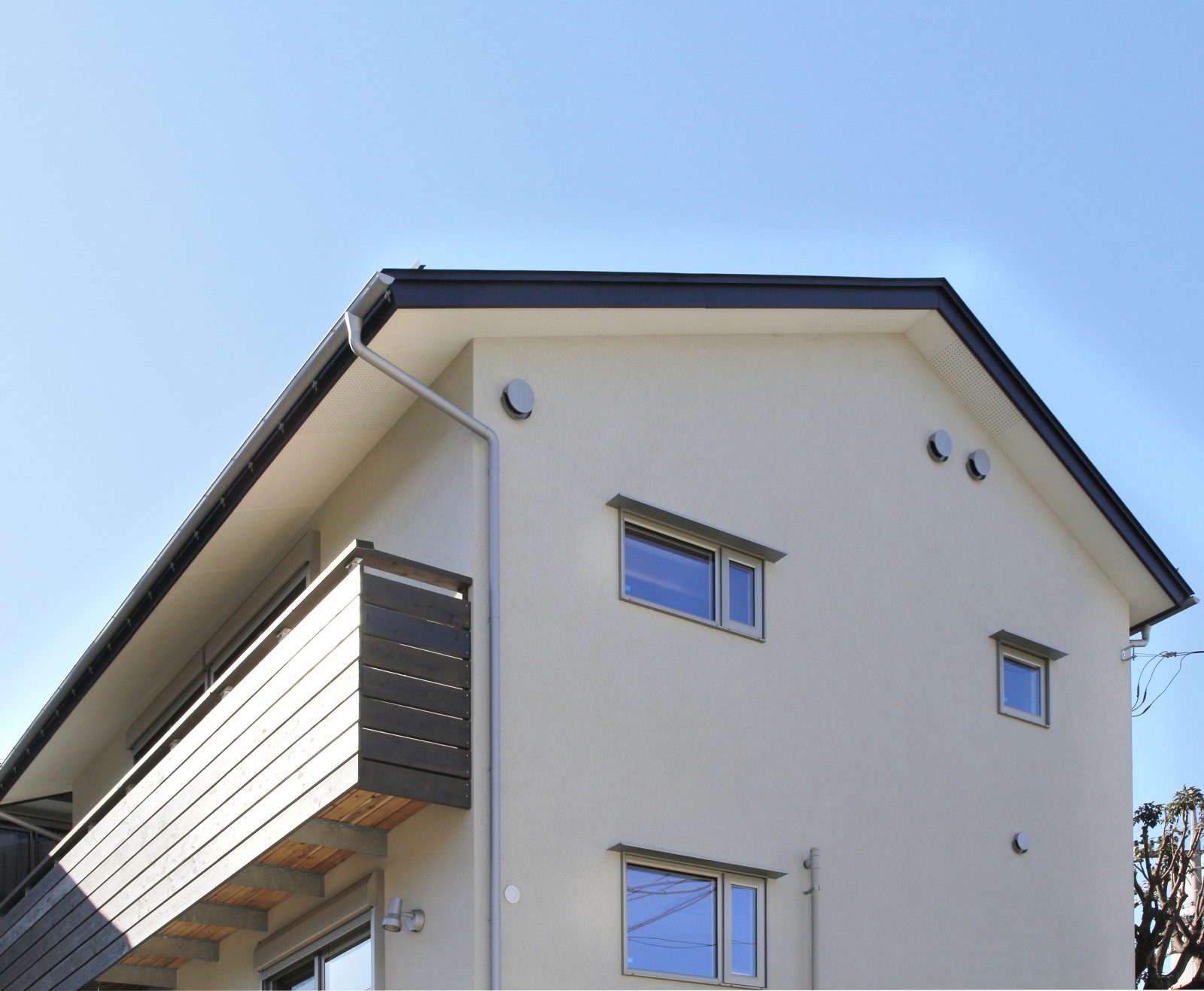 シンプルで落ち着いた外観