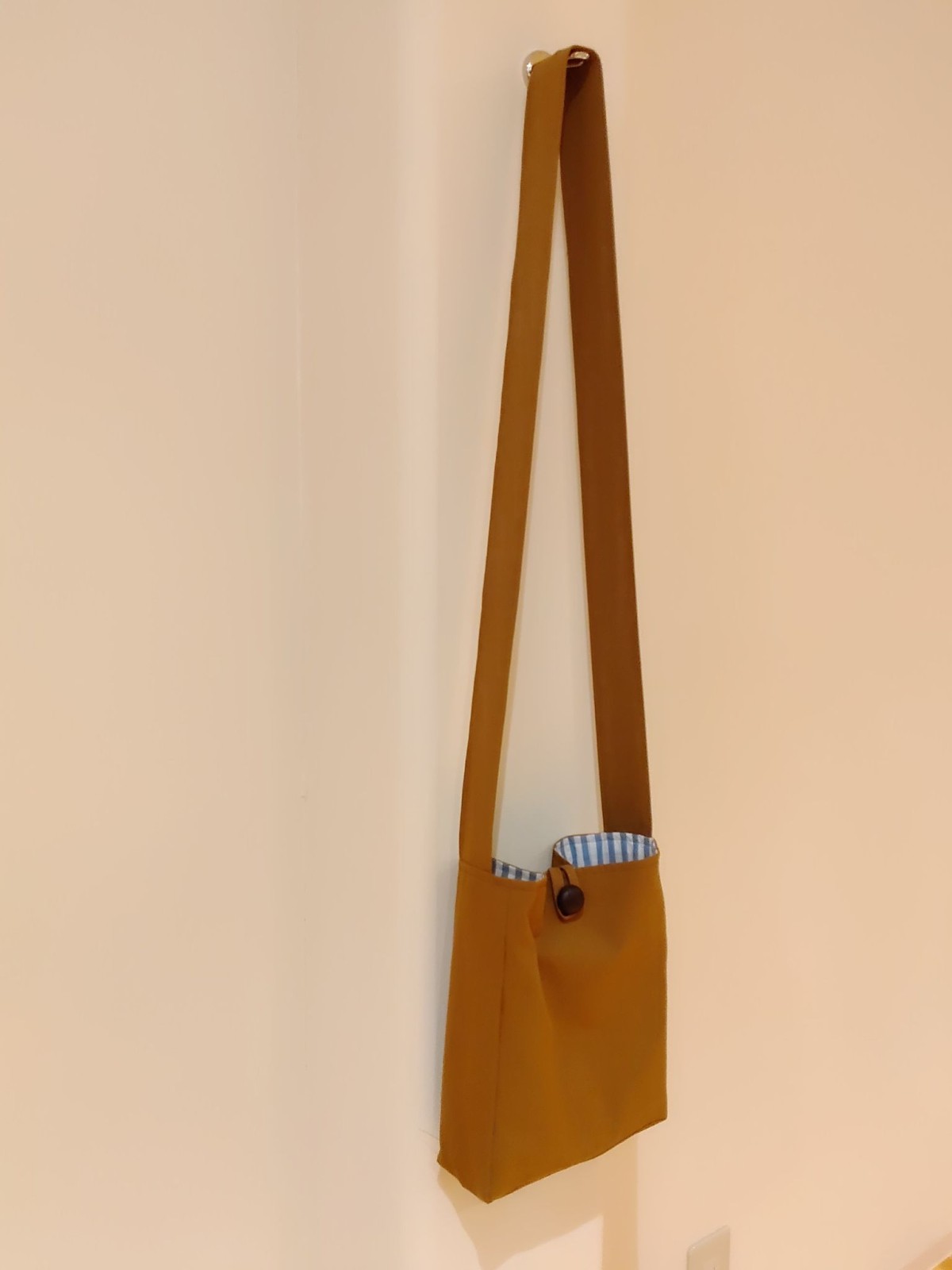 キャメル・ポケット付き裏地はストライプ柄（ネイビー）