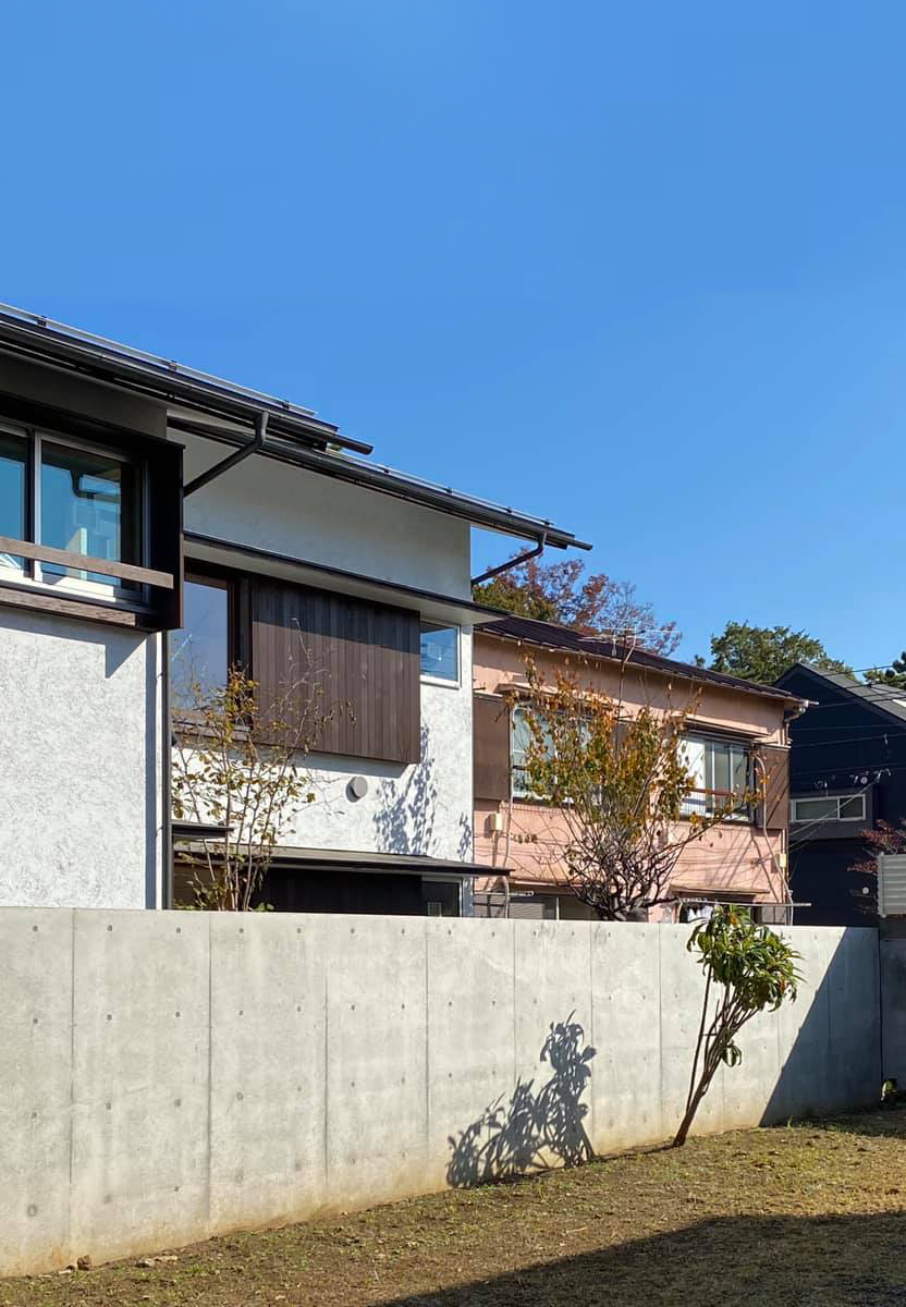 「浜田山の家」外観（写真左）