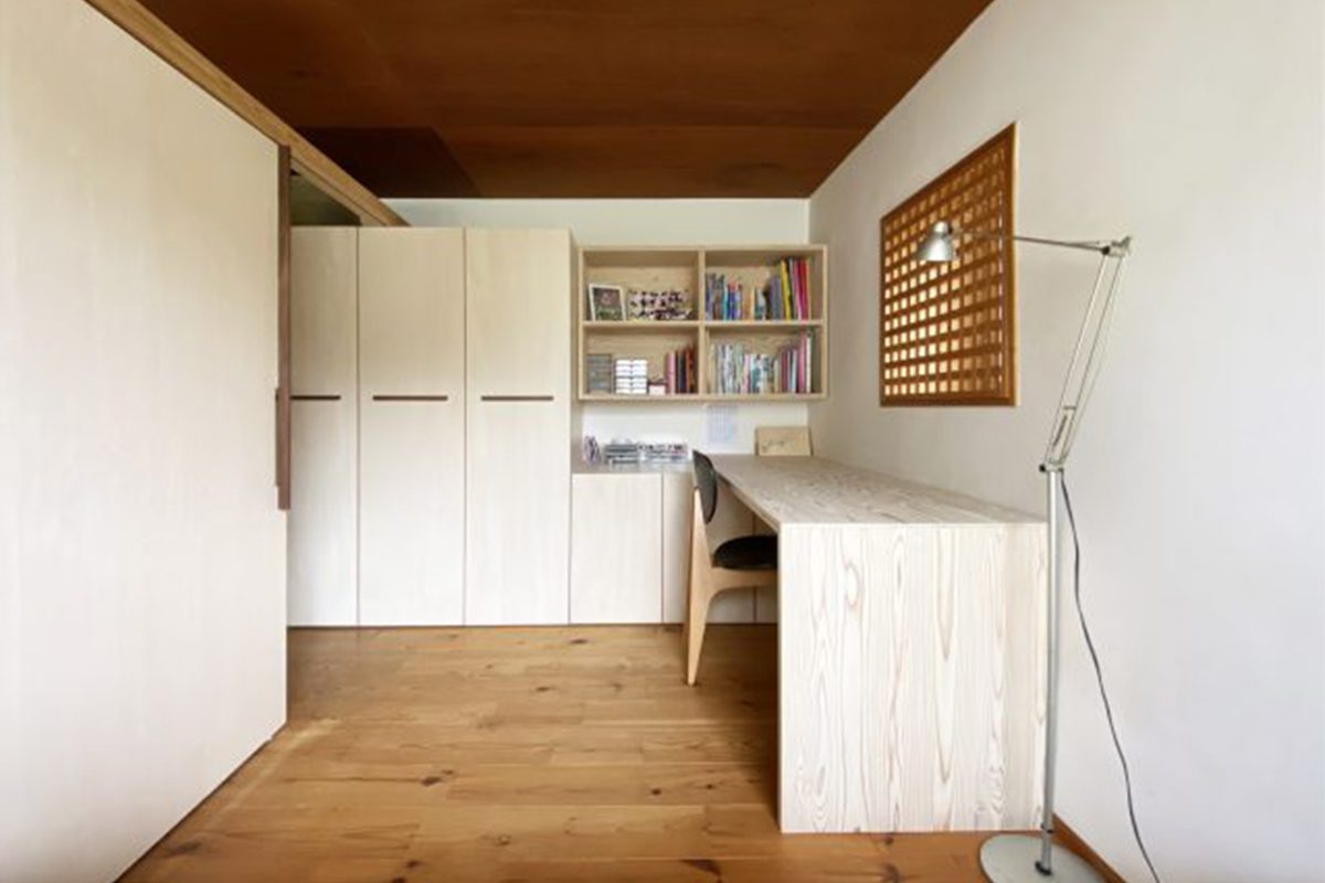 リフォーム後の子ども部屋。家具や建具を同じ素材で製作して統一感のある空間に