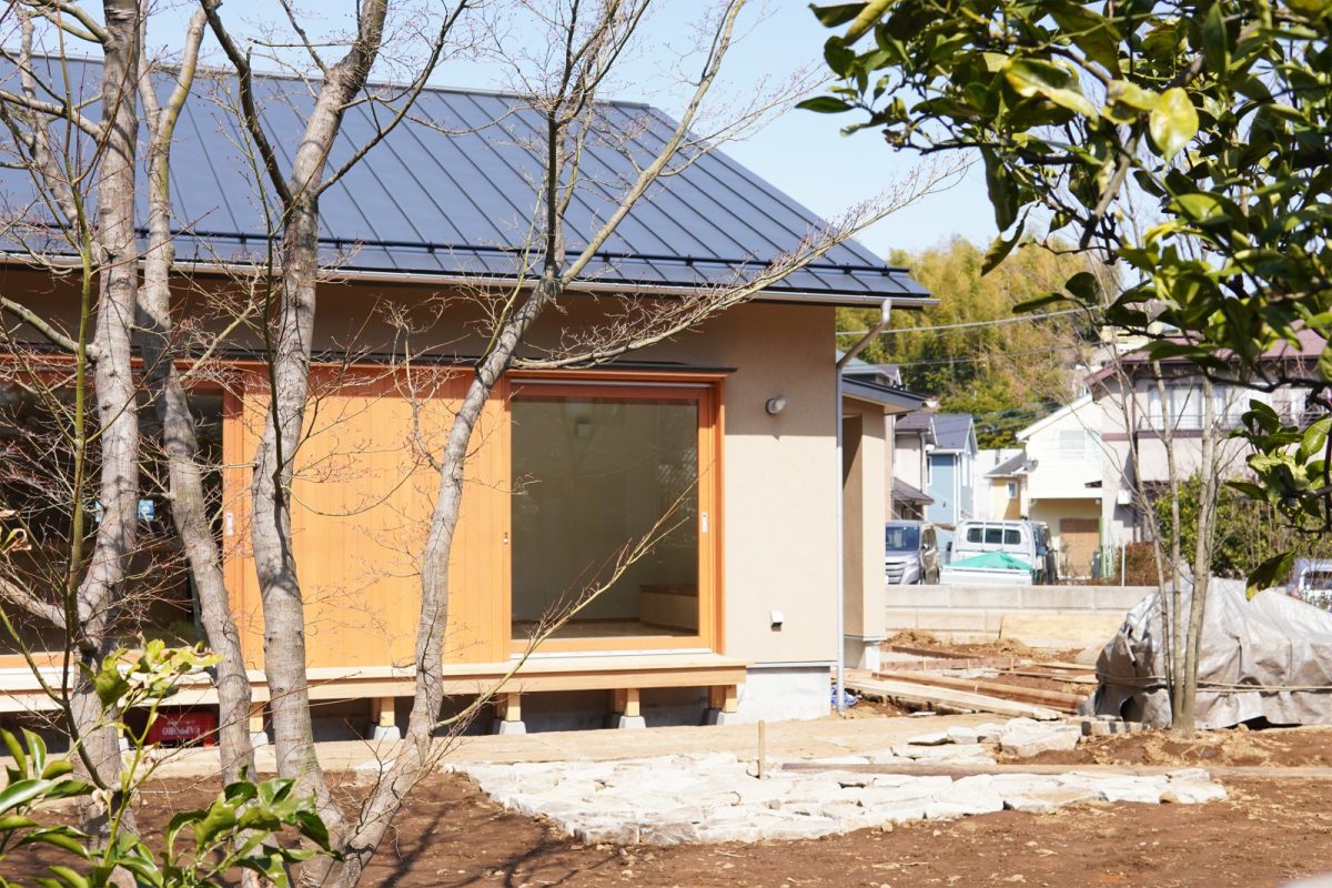 現場も終盤に差し掛かり、外構工事中