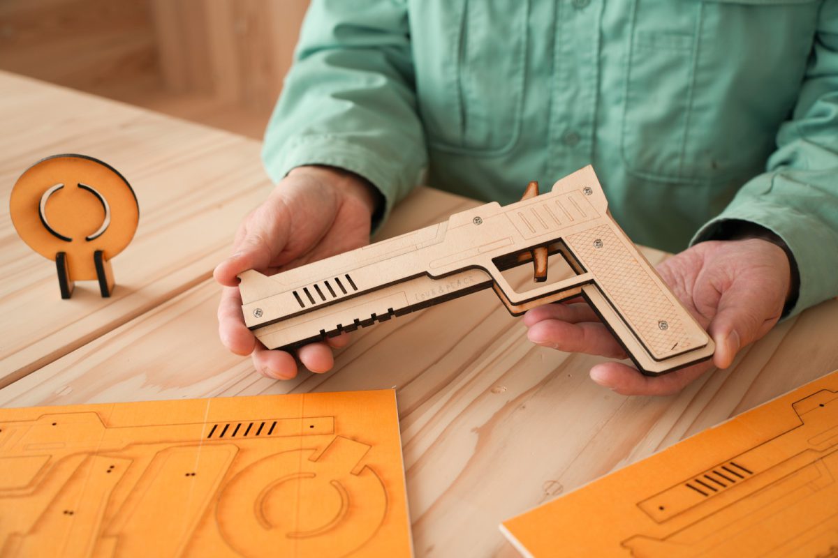 こども工作店のラインナップの一つ、「木のゴムでっぽう」