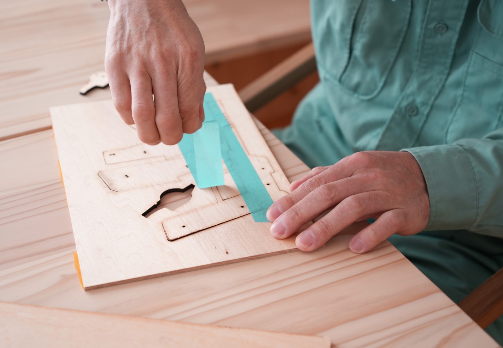 レーザー加工で正確にカットされたてっぽうのパーツ