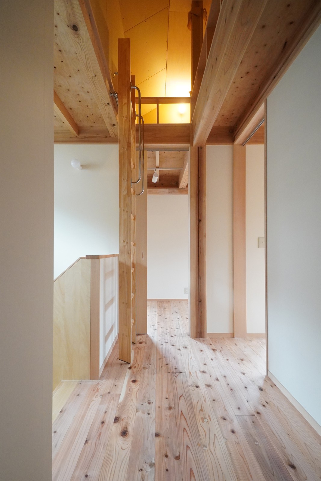 小屋裏はたっぷり収納のできるスペース