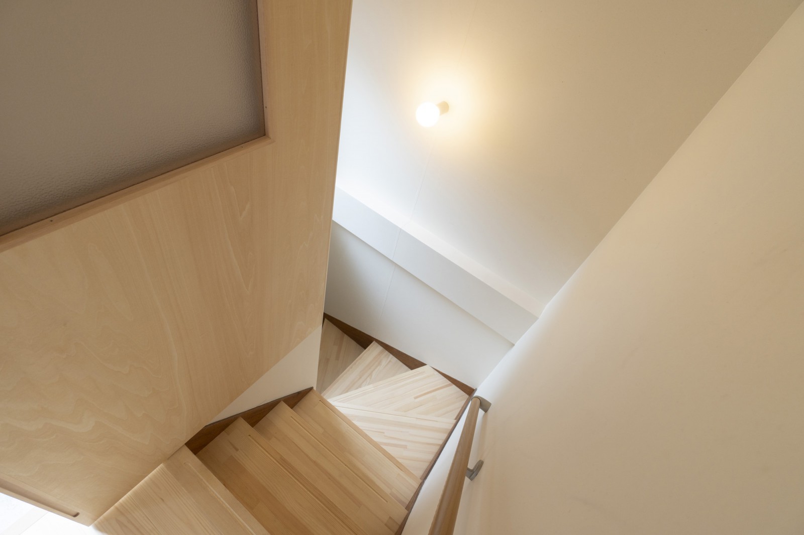 一階へつながる階段