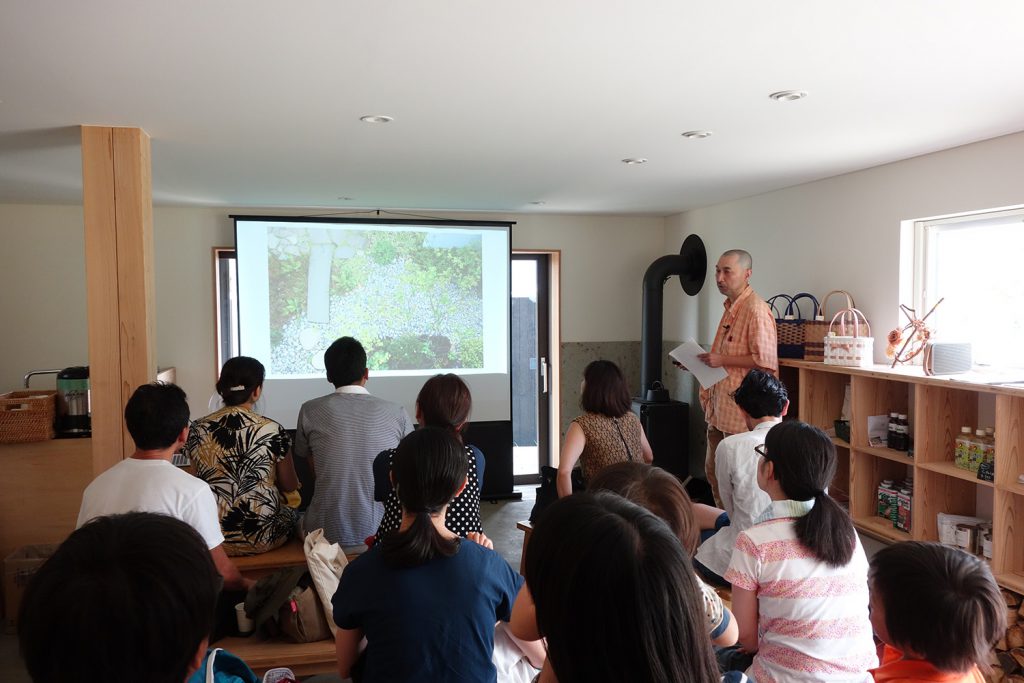 お散歩トーク・ワークショップでの一コマ