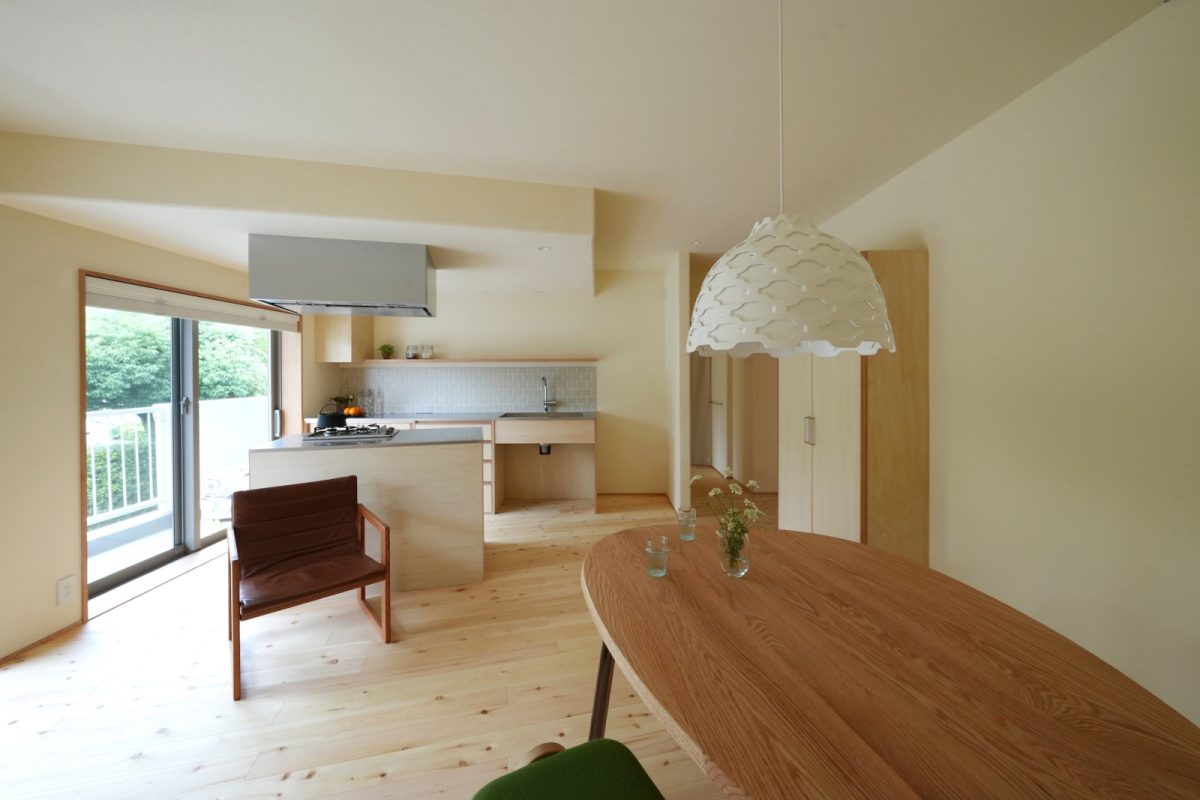 小泉誠さんデザイン「omusubi table」を中心とした、リビング・ダイニング