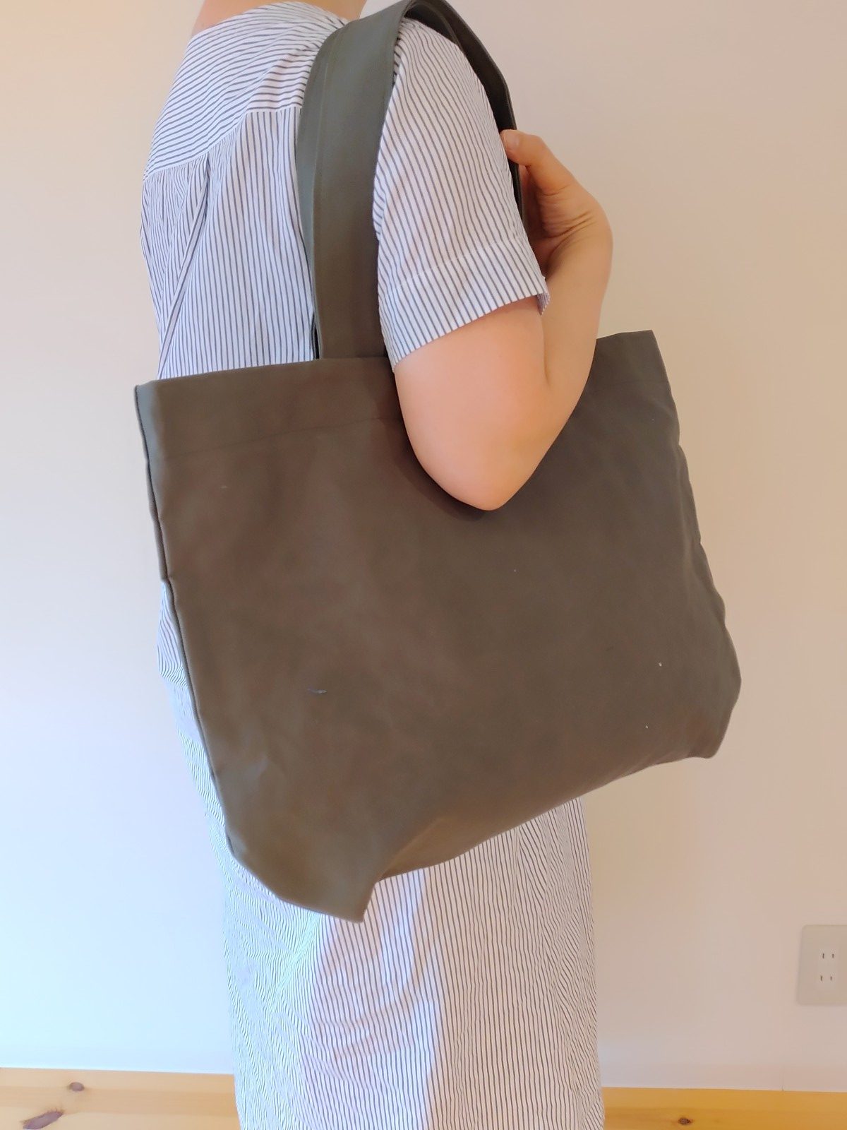 ＊実際のカラーとは異なります。