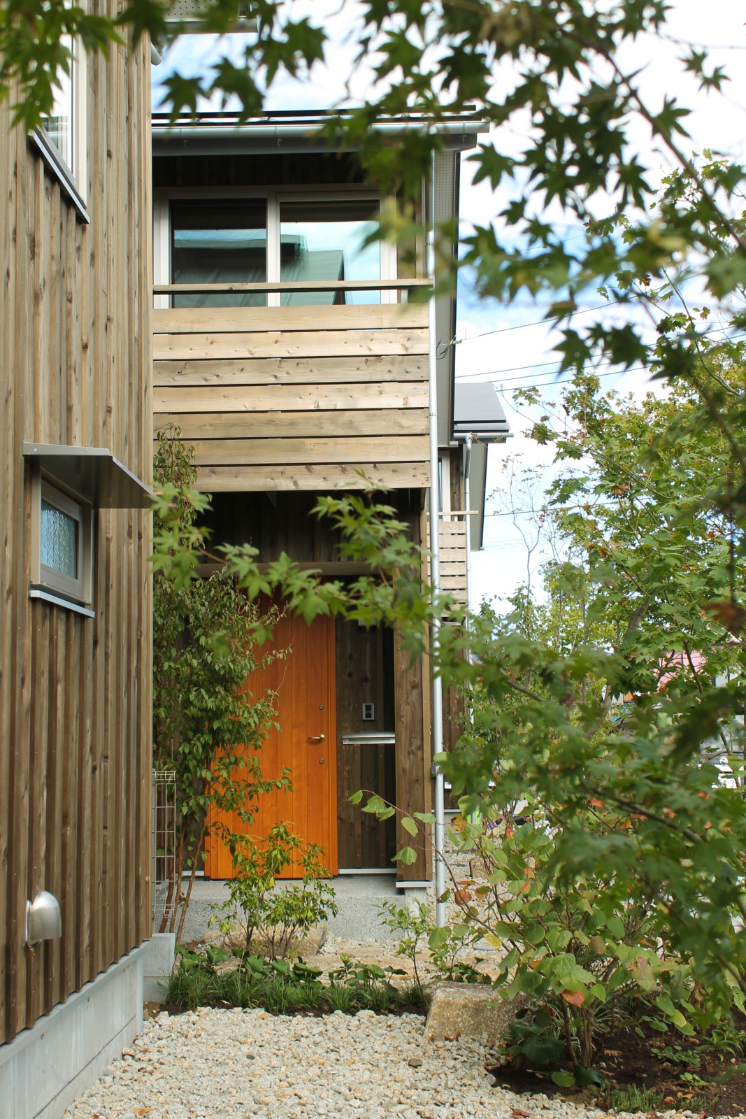 ソーラータウン八国山外観2