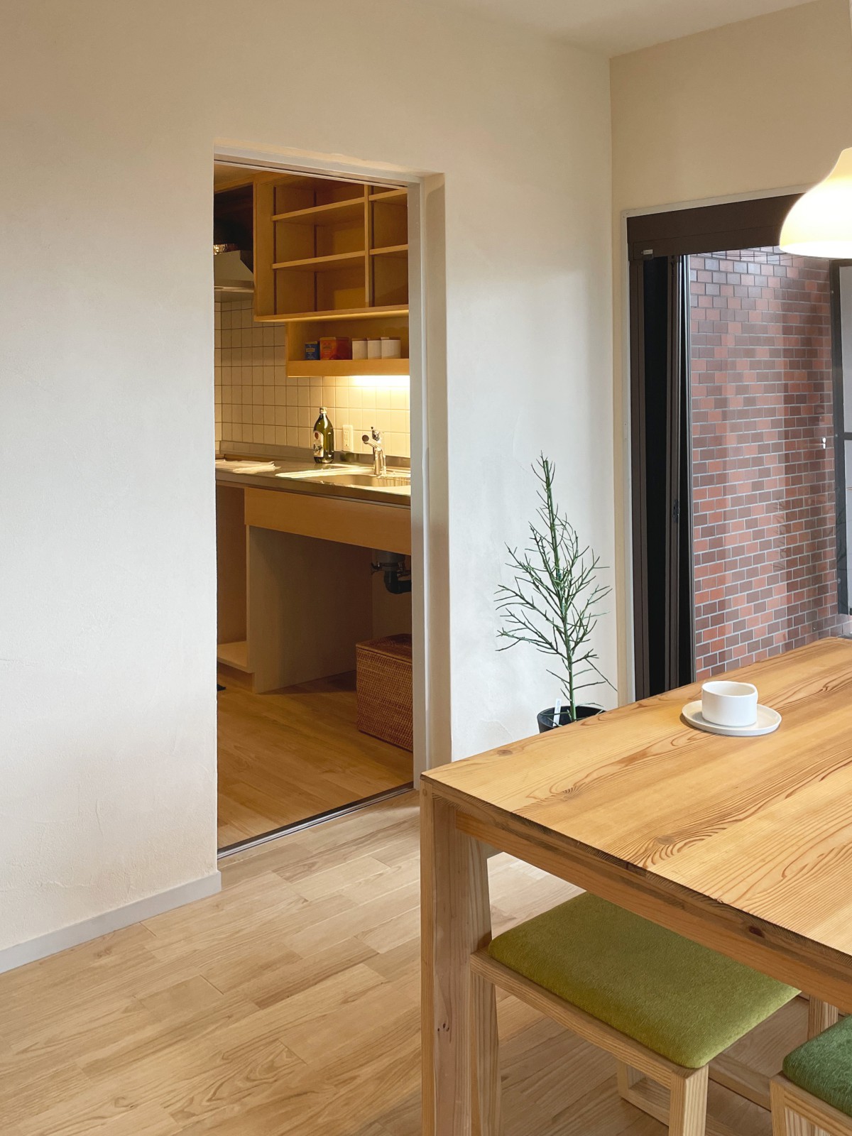 広々としたリビングはおちついた雰囲気　キッチンは独立型です。