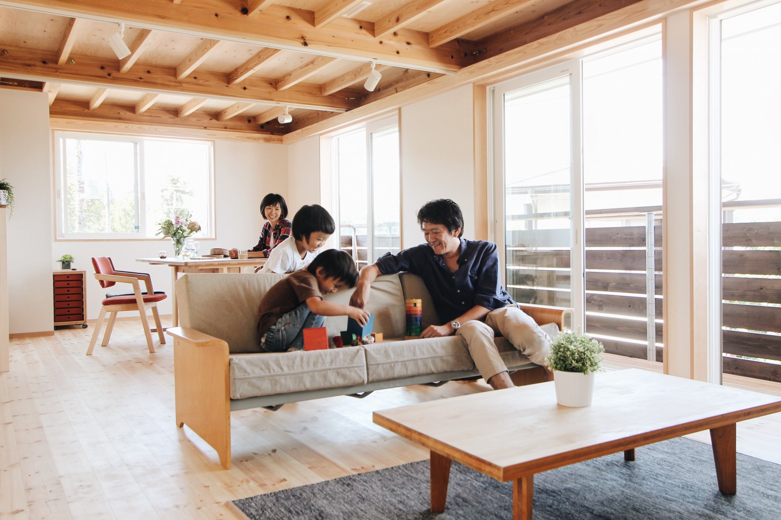 家族が一緒に居心地の良く過ごせる木の家です