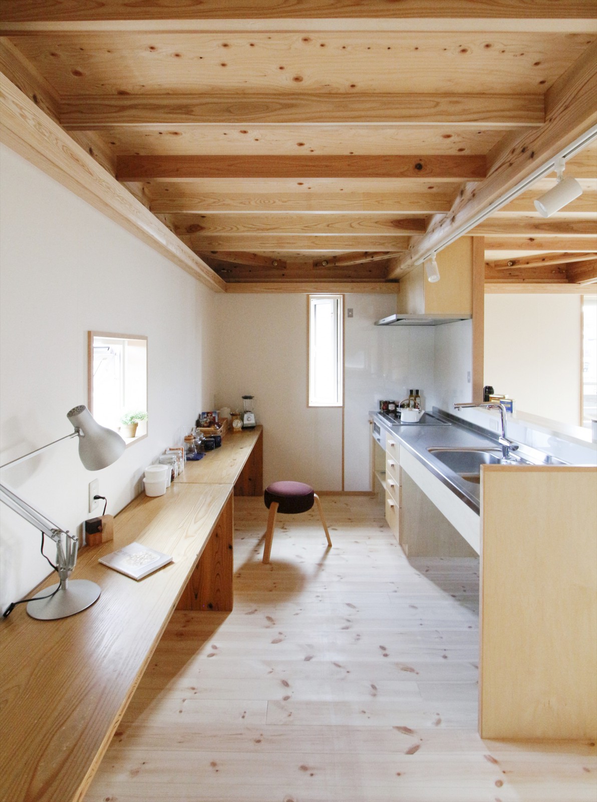 1区画：2階キッチン…家族とお話しながらお料理もできる