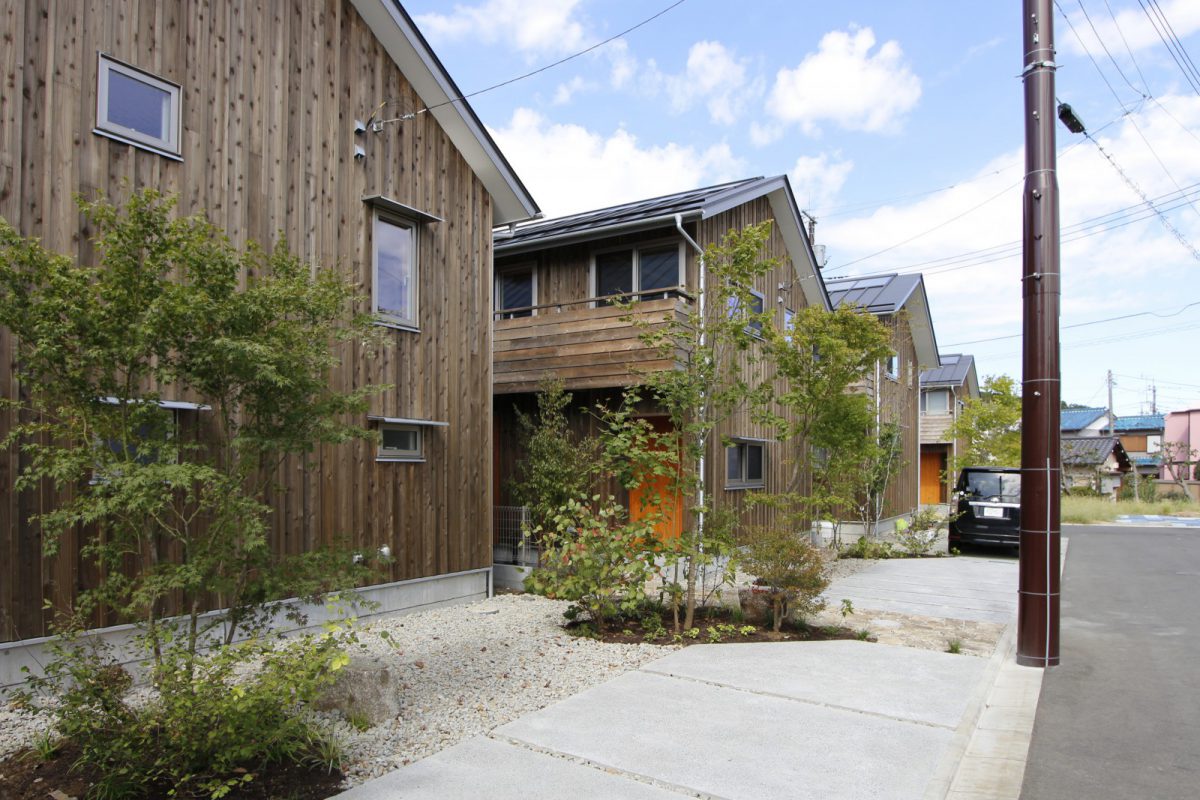 ソーラータウン八国山外観1