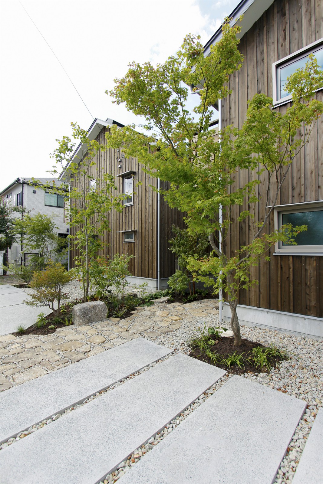 ソーラータウン八国山外観3