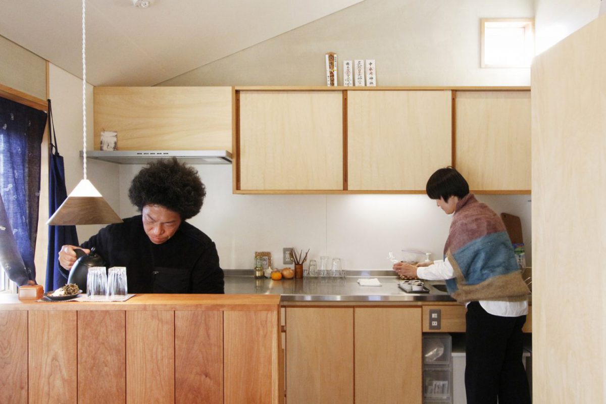 夫婦二人で料理をする際にも使い勝手が良い広いキッチン