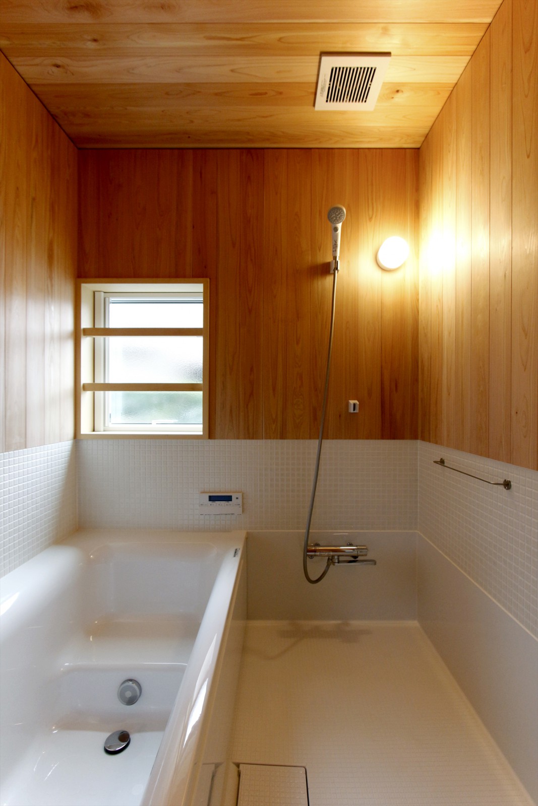 木の香りがするハーフユニットバス