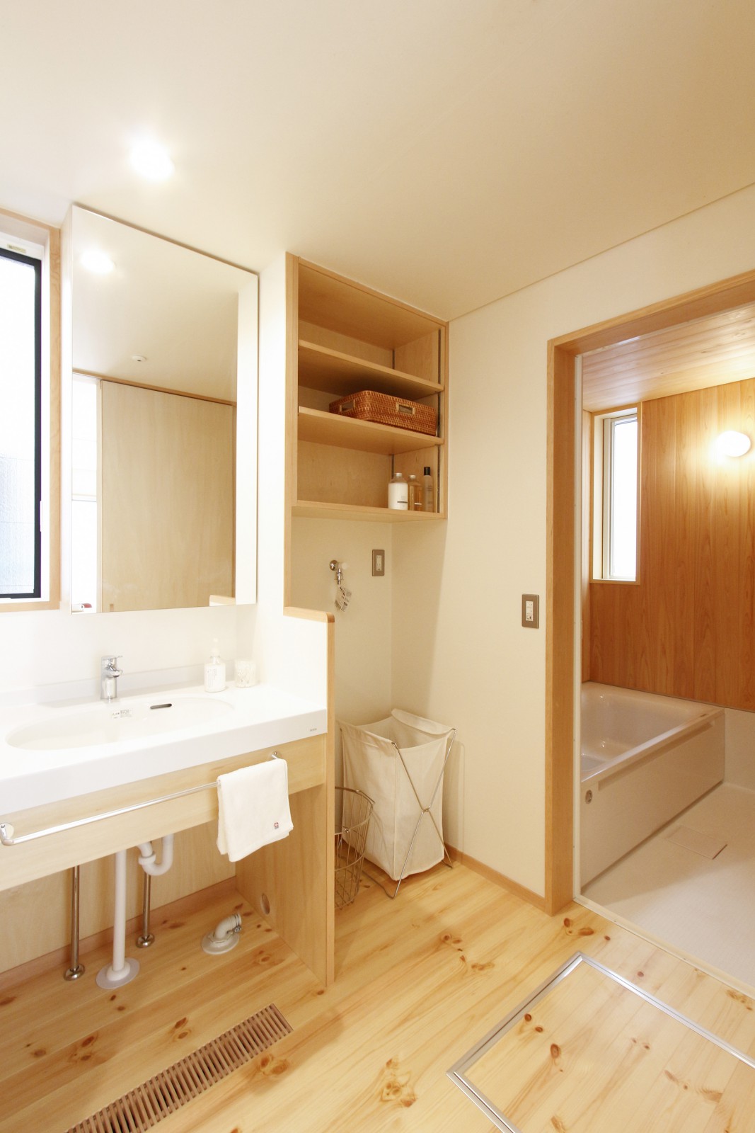 将来的な家事動線を考え、リビング横に水周りスペースを計画。