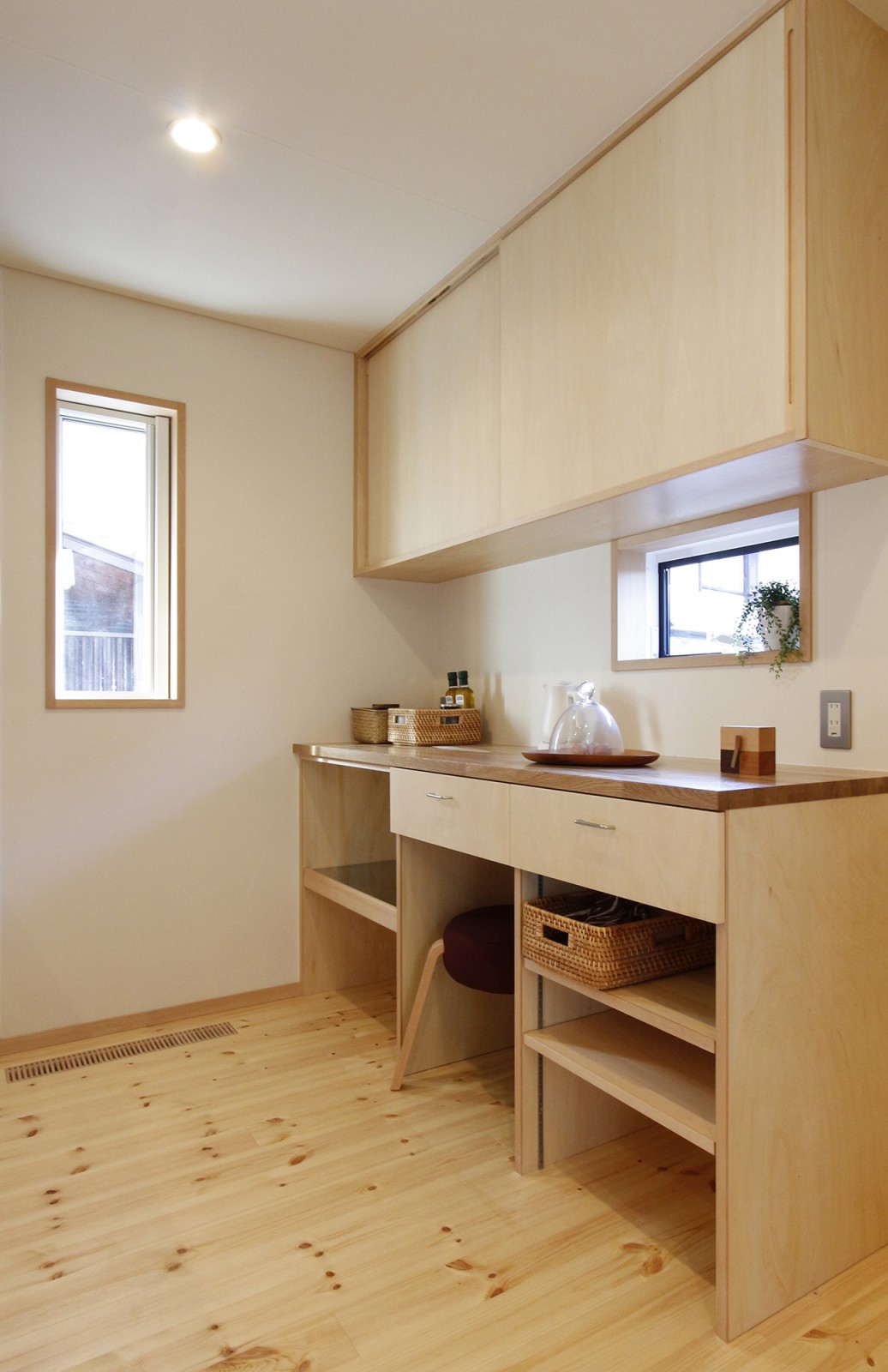 造り付けのキッチン収納。