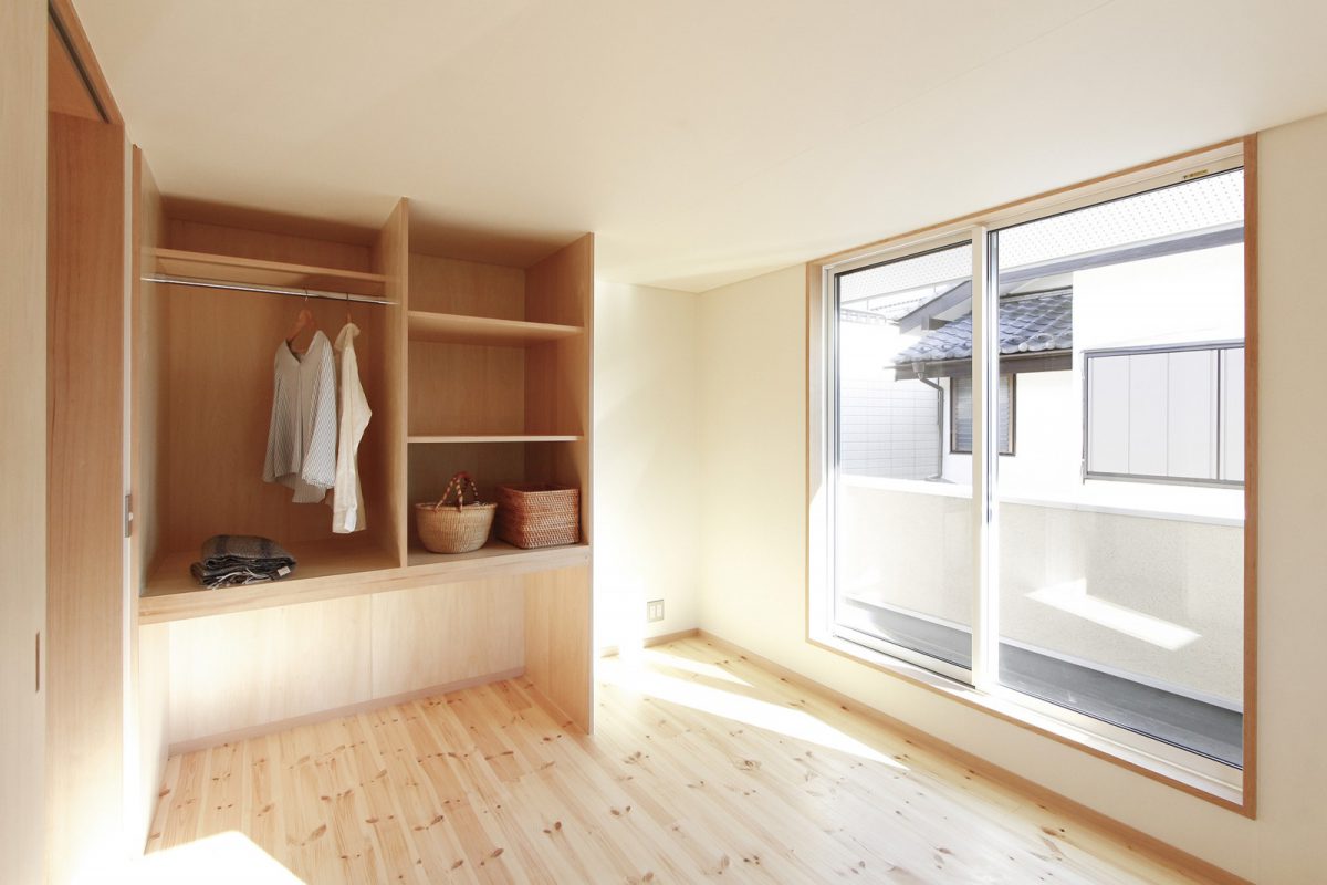 居室には使い勝手の良い収納もしっかりと。