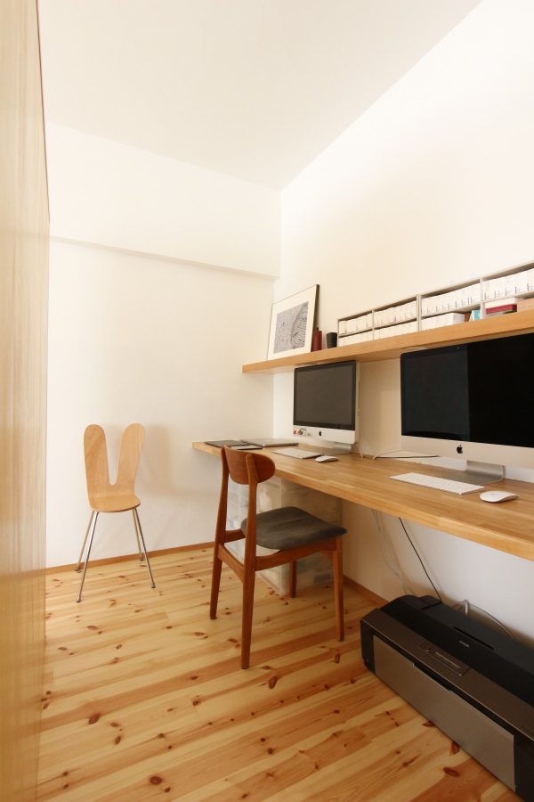 施工例：マンションリビングの一角にワークスペースを