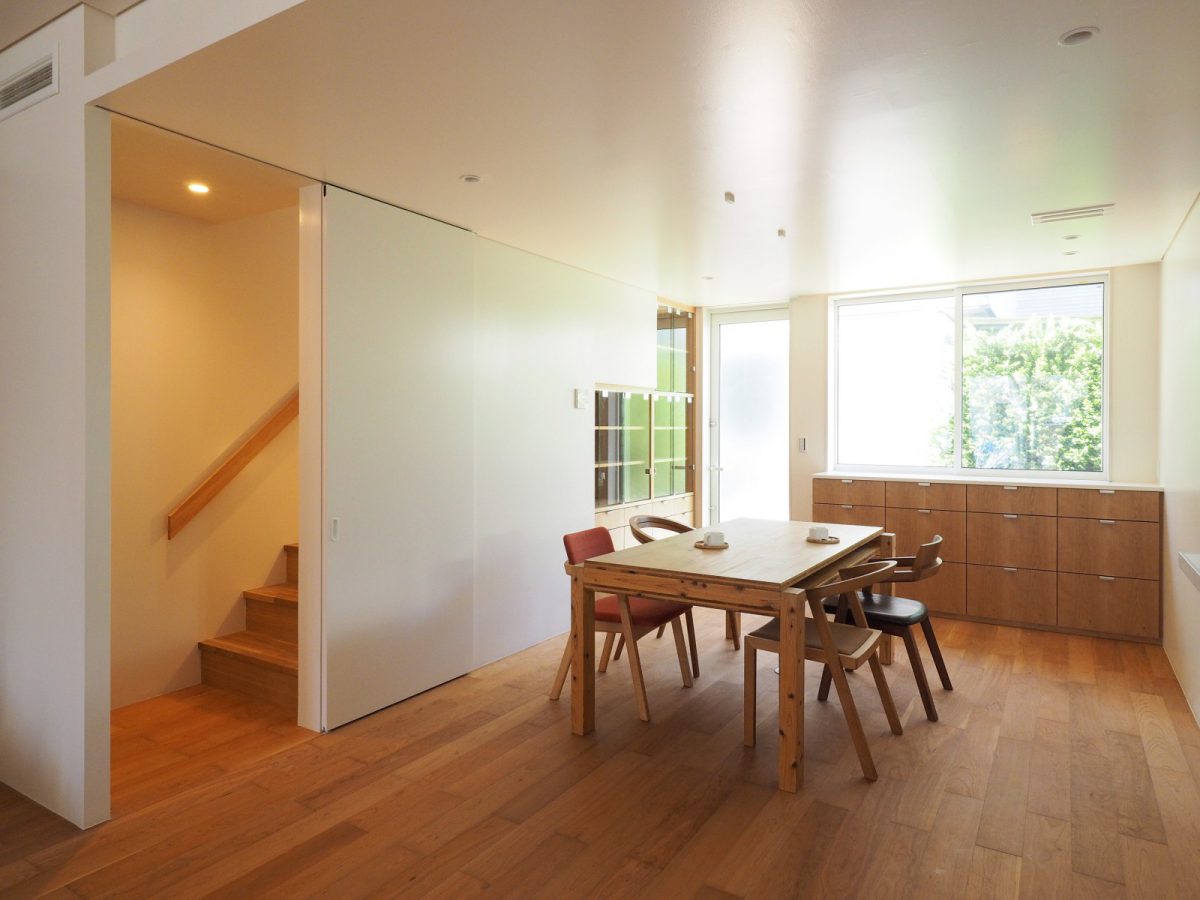 ダイニング横から二階への階段