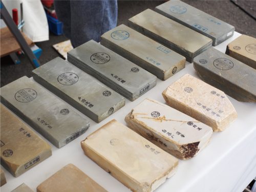 砥石など刃物関連の道具も販売