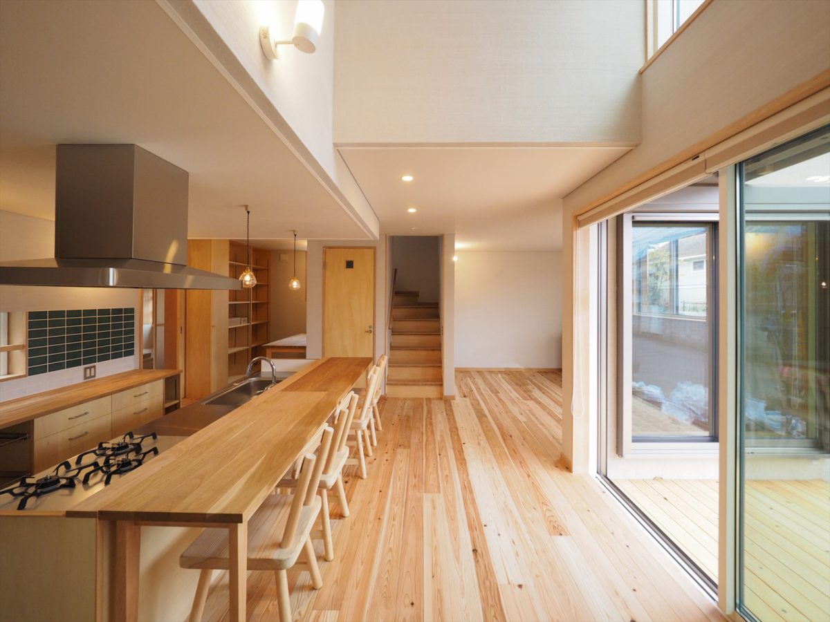 吹き抜けのあるリビングダイニング