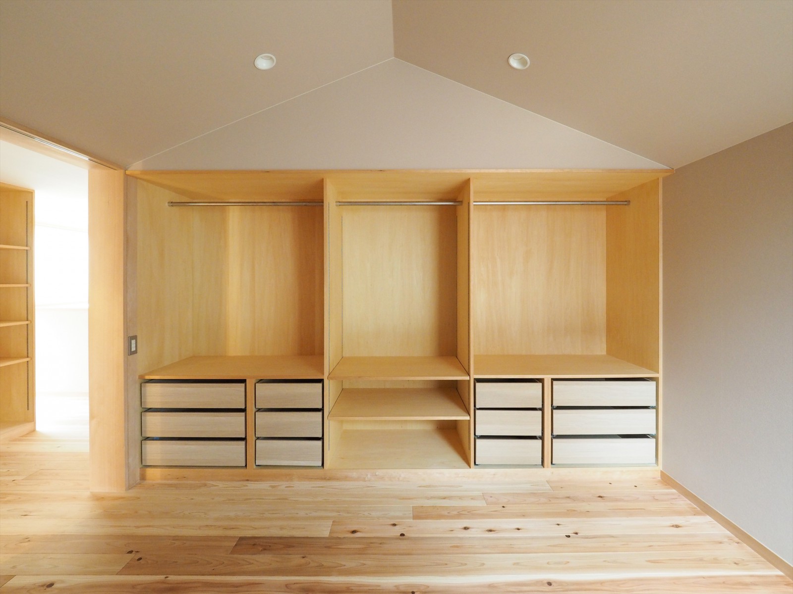 三角天井の寝室&クローゼット