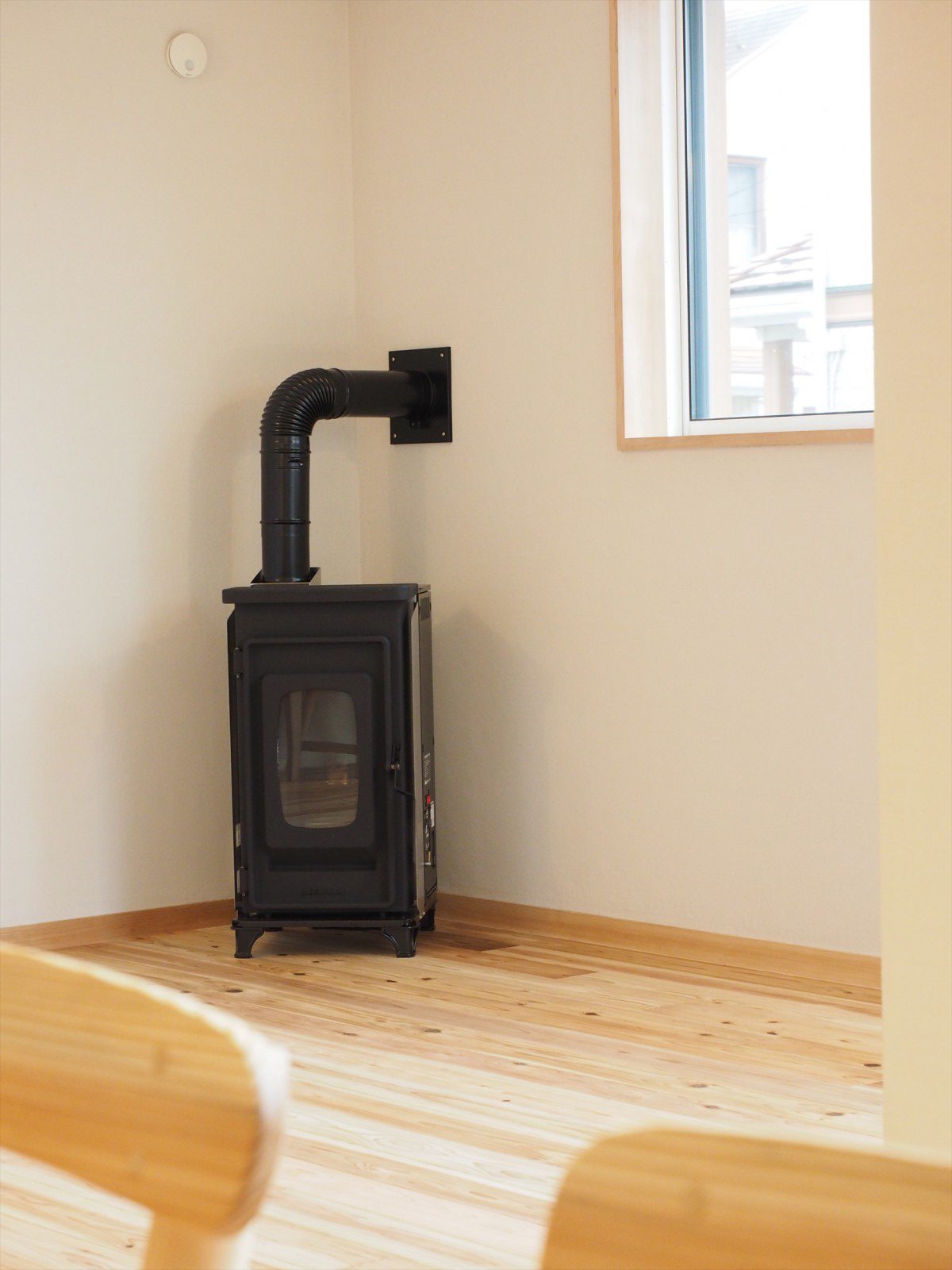 コンパクトサイズのペレットストーブ