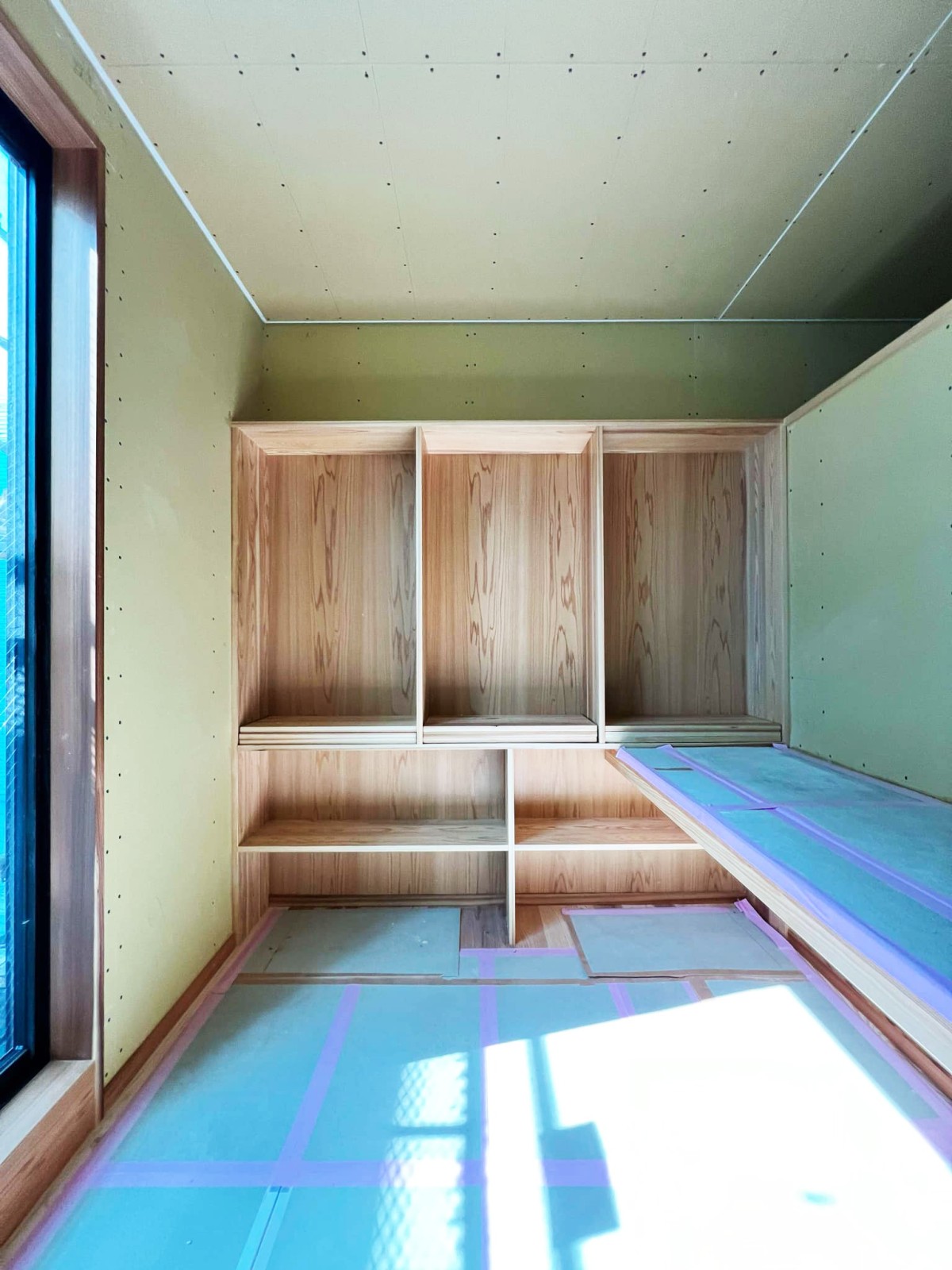 日中は自然光で過ごせる明るい書斎（工事中）