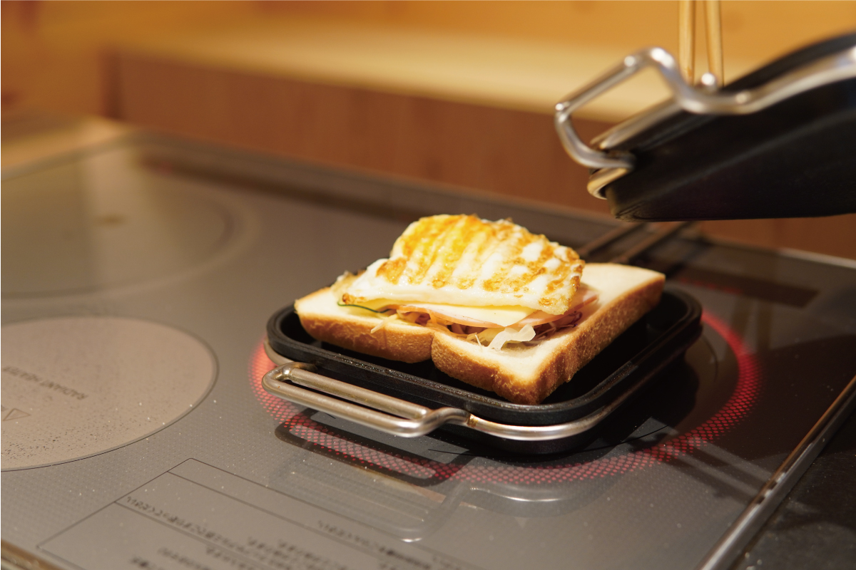 小泉さんデザインのホットパン。見楽会当日はホットサンドの実演試食も。