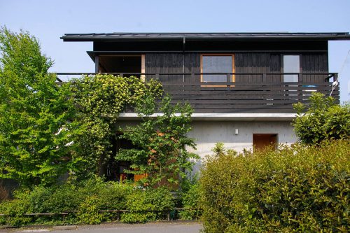 カヅノキハウス外観。木造とRCの混構造となっており、1階がしまだ設計室事務所。