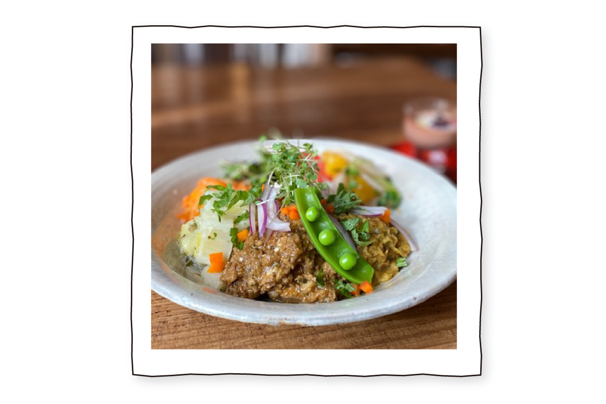 狭山市の レコードカフェ月季（つき）さんのカレーがやってきます！