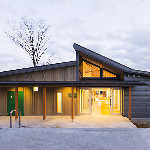 大学セミナーハウス「Dining Hall やまゆり」