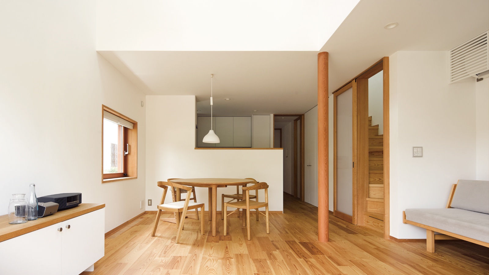 草木が彩るless is moreな家